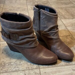 Clarks Brown Taupe Slouch Wedge Ankle Booties with Side Buckle and inside Zipper